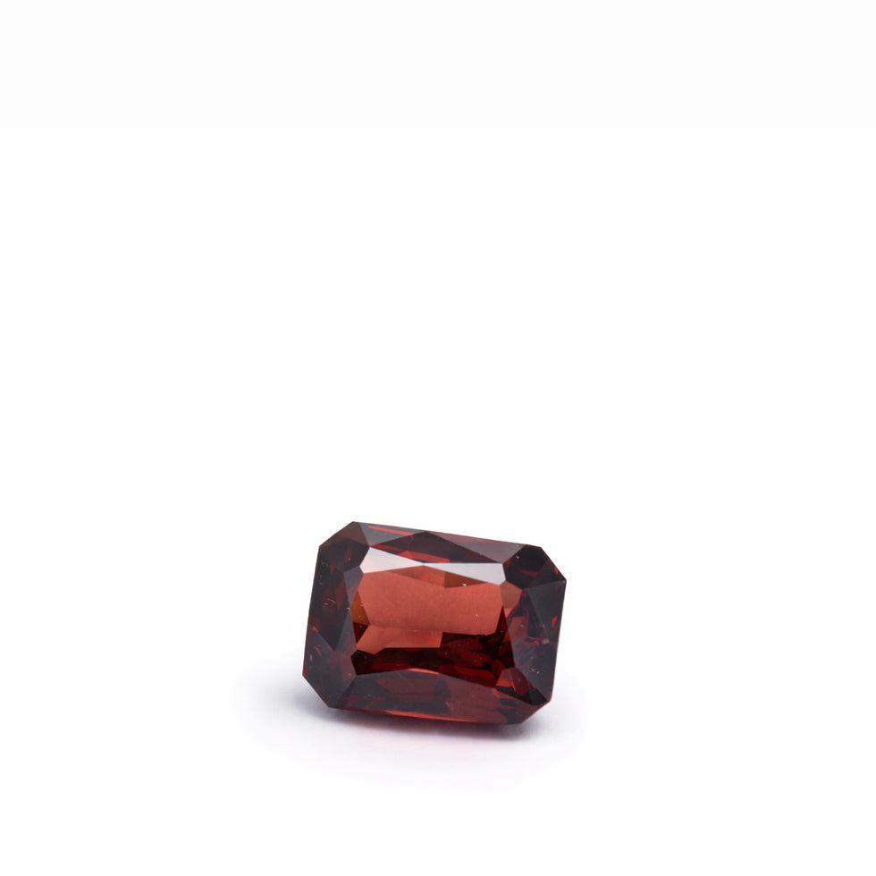 Almandine Garnet – 1.9 Carat | Exceptional Natural Luxury Gemstone
