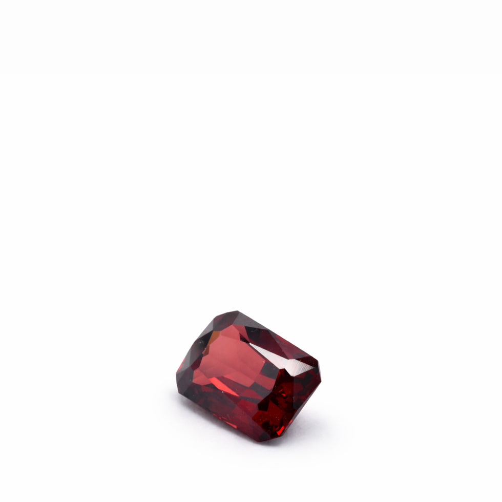 Almandine Garnet – 1.9 Carat | Exceptional Natural Luxury Gemstone