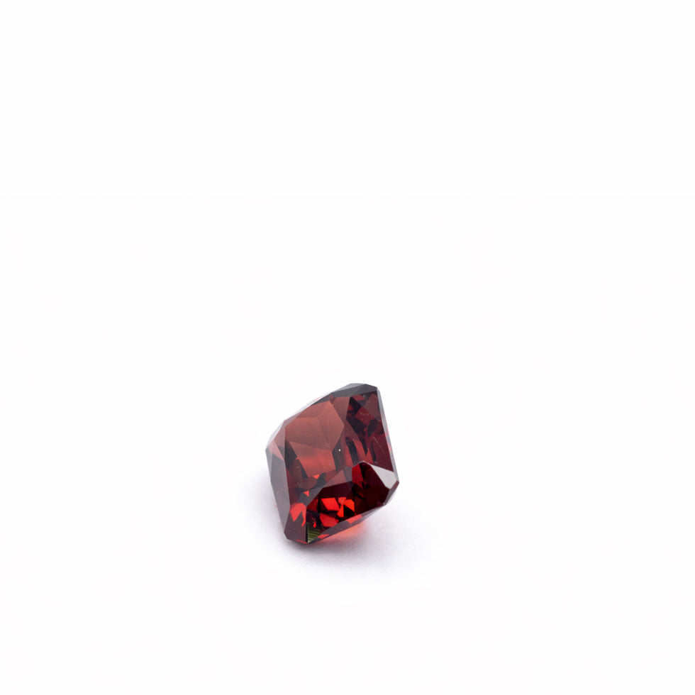 Almandine Garnet – 1.9 Carat | Exceptional Natural Luxury Gemstone