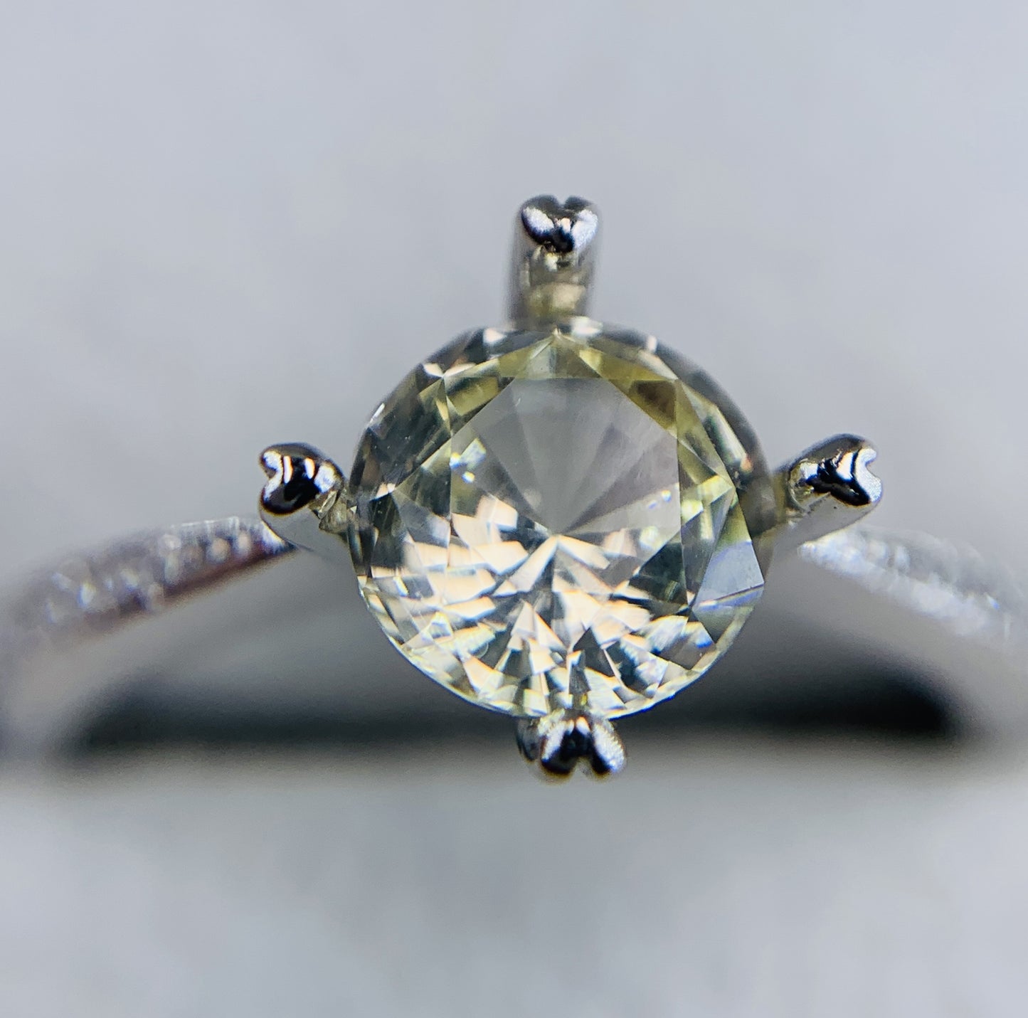 1.09ct Unheated White Sapphire (Yellow Tint) – VVS Clarity – Round Brilliant – Ceylon Origin